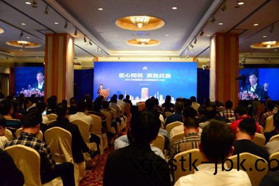 陳(chen)卓(zhuo)林:做(zuo)行(xing)業標桿(gan) 讓業(ye)主滿(man)意