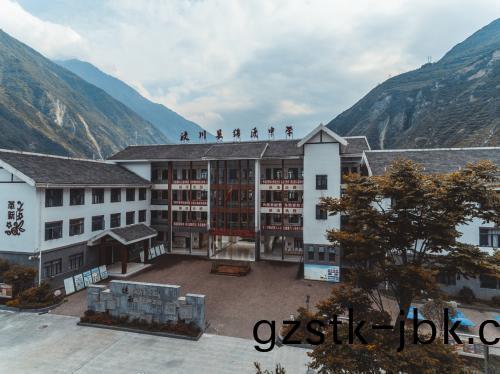 汶(wen)川(chuan)十年(nian) 心(xin)係(xi)教(jiao)育(yu) 緻(zhi)雅居樂的(de)兩(liang)封(feng)信